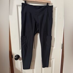 Old Navy Active High-Rise Black Leggings with 2 pockets each side Size XL 7/8L
